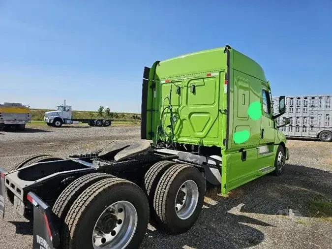 2020 FREIGHTLINER CASCADIA 126