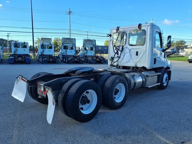 2021 FREIGHTLINER/MERCEDES CASCADIA PX11664ST