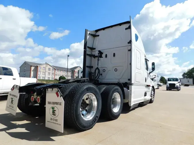 2020 Freightliner New Cascadia 126