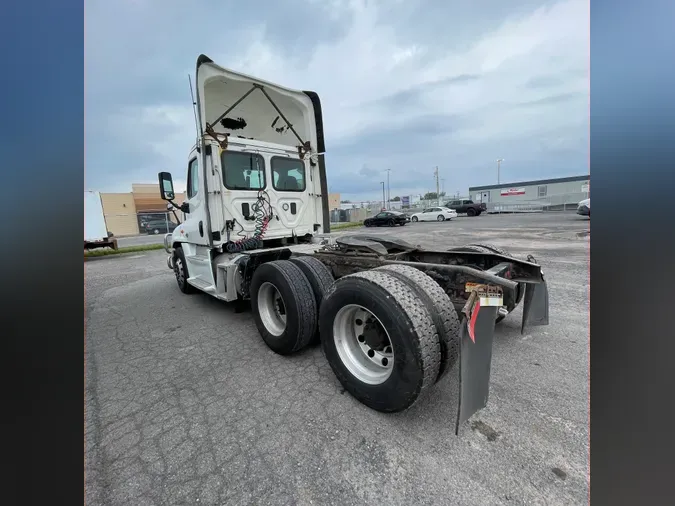 2017 FREIGHTLINER/MERCEDES CASCADIA 125