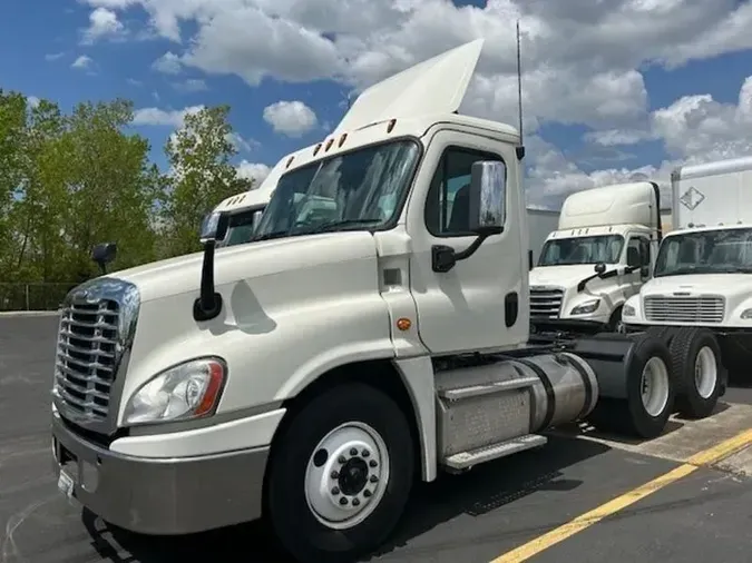 2017 Freightliner CASCADIA 125c7f5be1a10fae3500600a03d6311858f