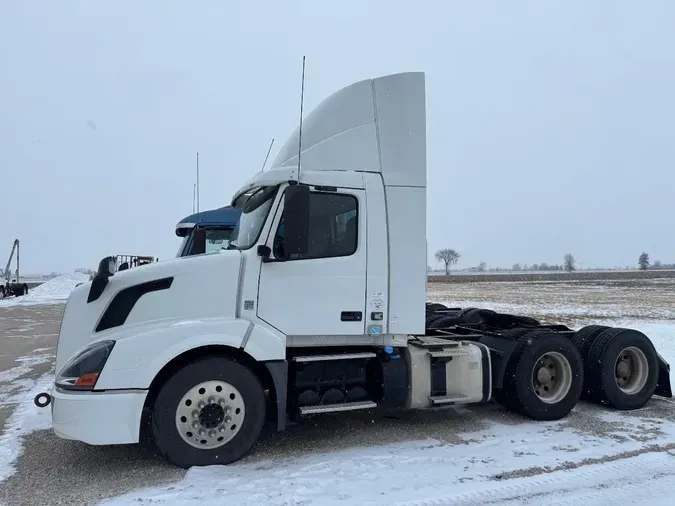 2017 VOLVO VNL64T300