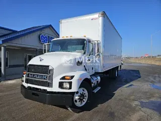 2021 MACK MD642