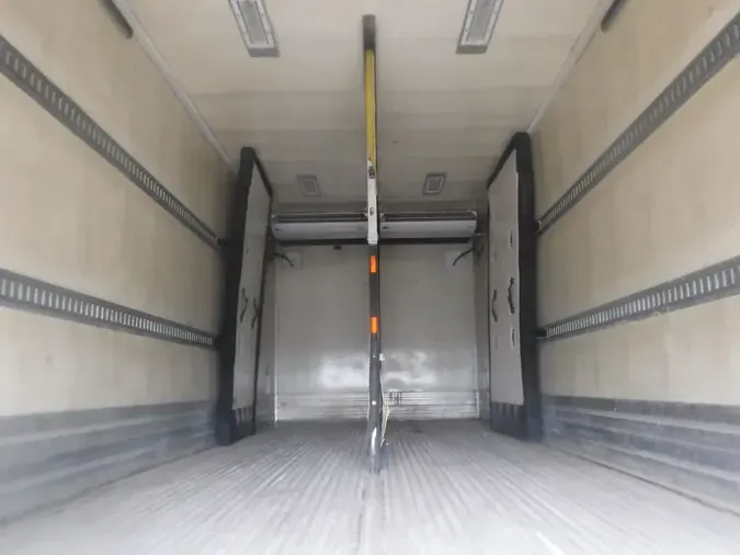 2017 FREIGHTLINER M2 106