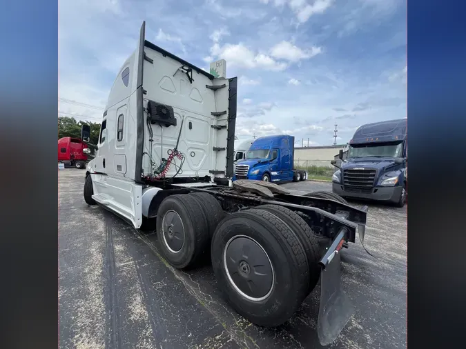 2020 Freightliner Cascadia 126