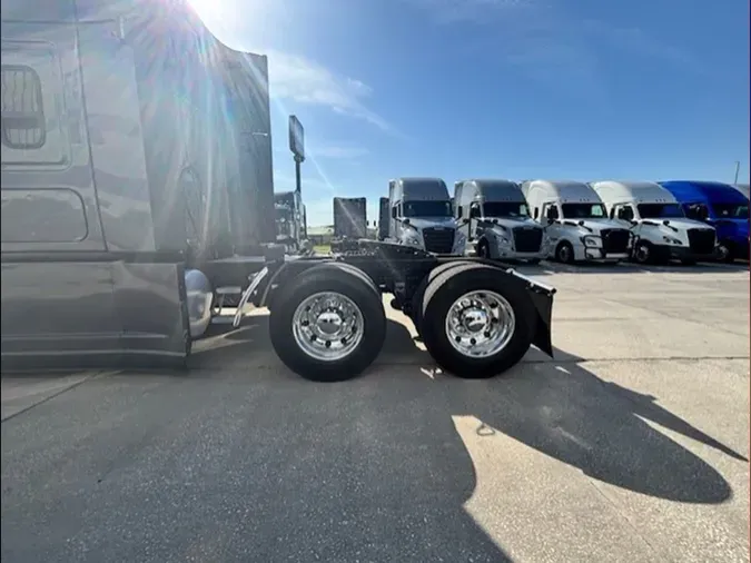 2023 Freightliner Cascadia 126