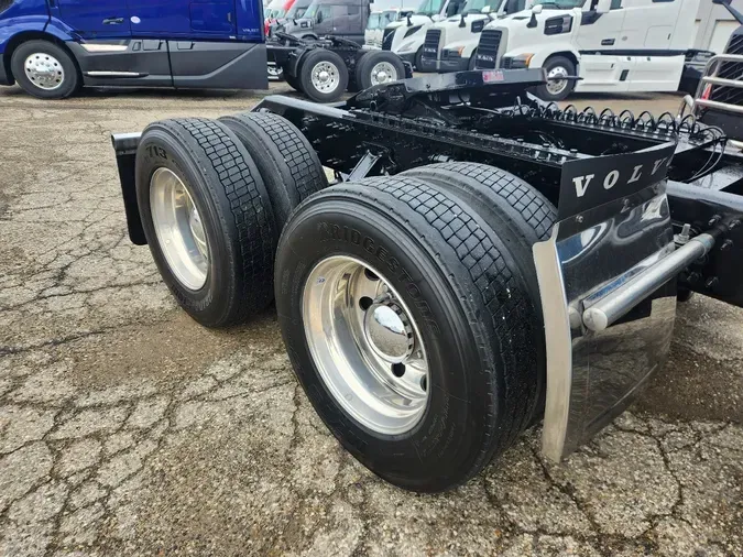 2025 VOLVO VNL64T860c804addbea769f058b2a802fcb510511