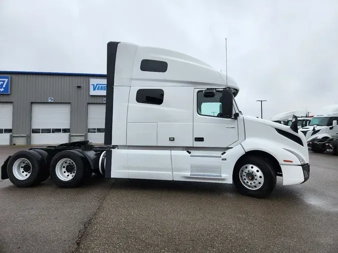 2020 VOLVO VNL64T760