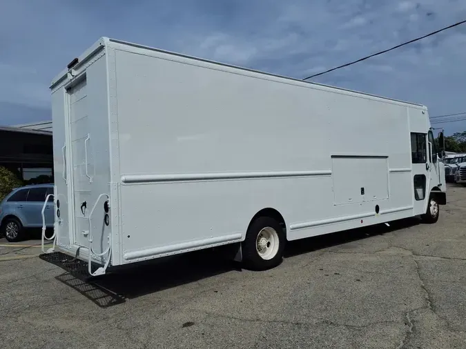 2016 FRTLR CUSTOM CHASSIS CORP MT55