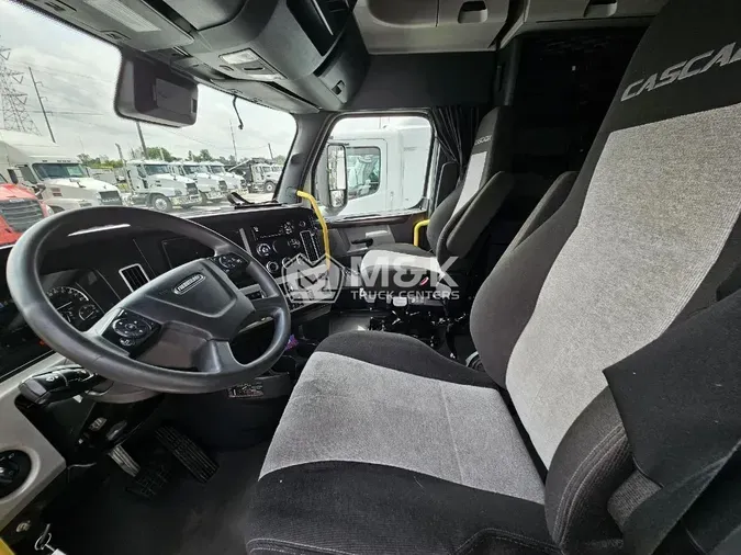 2021 FREIGHTLINER CASCADIA CA126