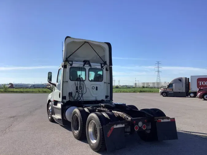 2020 Freightliner Cascadia 126