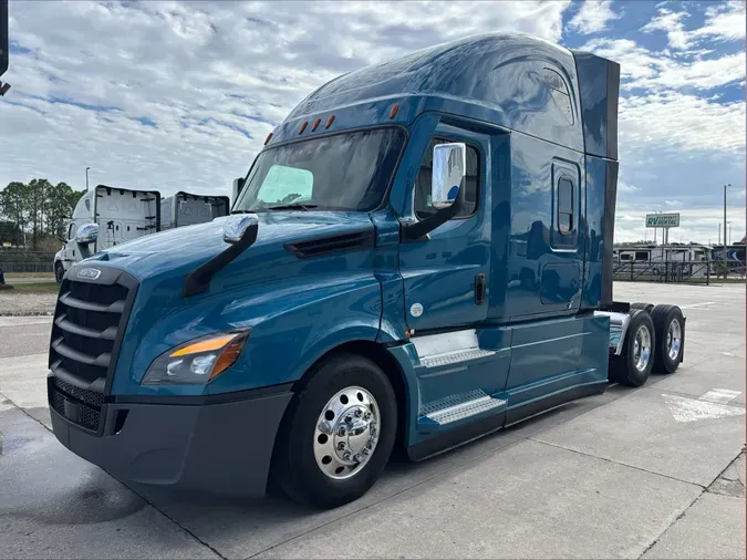 2024 Freightliner Cascadia 126c808e808d8b364b48649dd907a0b3ef4