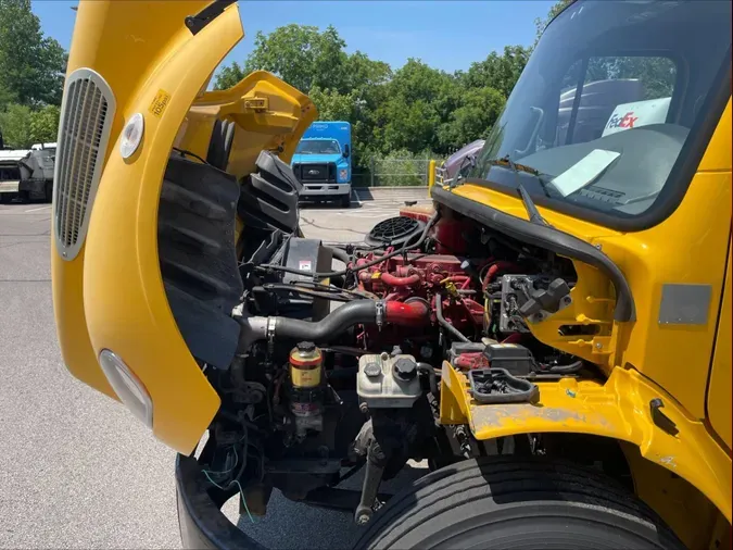 2019 Freightliner Business Class M2 106