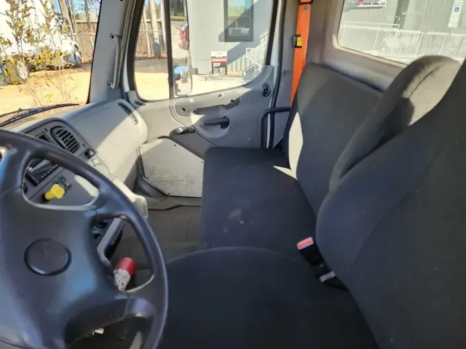 2019 FREIGHTLINER/MERCEDES M2 106