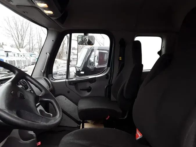 2016 FREIGHTLINER/MERCEDES M2 106