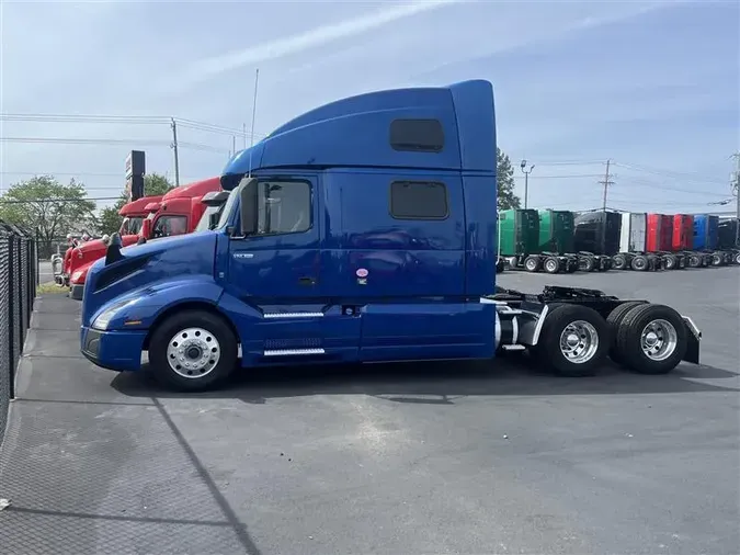 2022 VOLVO VNL860