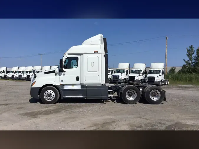 2021 Freightliner Cascadia 126
