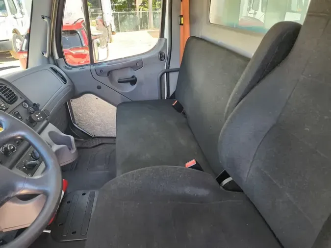2018 FREIGHTLINER M2 106