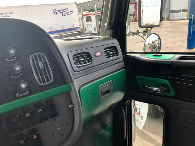 2019 PETERBILT 389