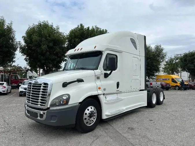 2019 Freightliner X12564ST