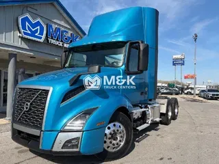 2021 VOLVO VNL64T300