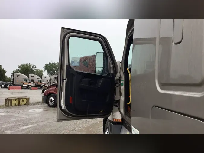 2023 Freightliner Cascadia 126c839d800fbda15fcbf5101cc8d8203dc