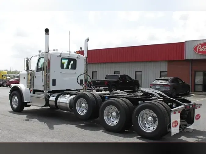 2027 PETERBILT 589