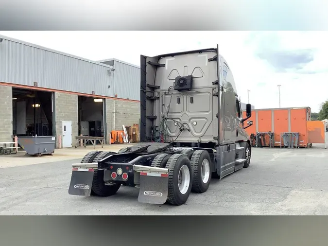 2021 Freightliner Cascadia 126