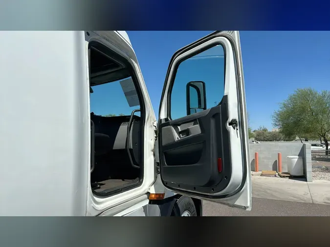 2019 Freightliner Cascadia 126