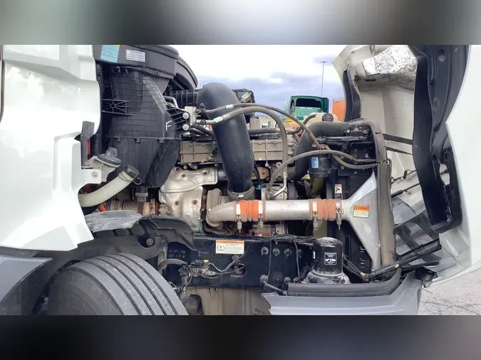 2021 Freightliner Cascadia 126