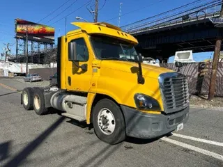 2018 Freightliner X12564ST