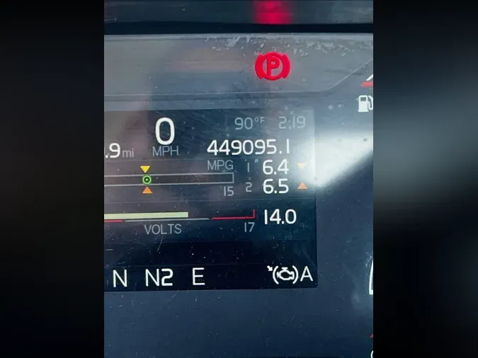 2018 VOLVO VNL64T-300