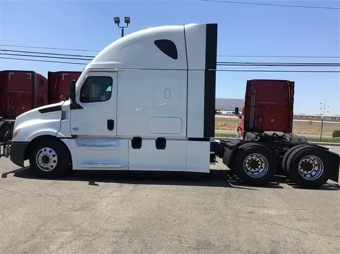 2021 FREIGHTLINER CA126