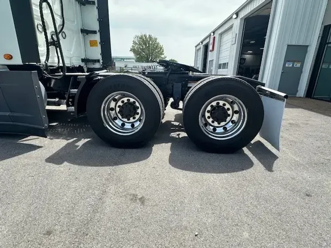2021 FREIGHTLINER CASCADIA 126