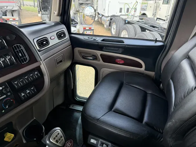 2023 Peterbilt 389