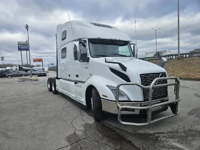 2022 VOLVO VNL64T860