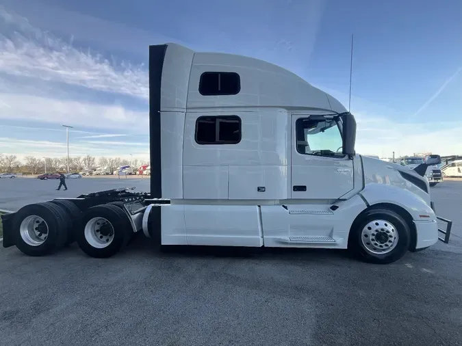 2024 VOLVO VNL64T860
