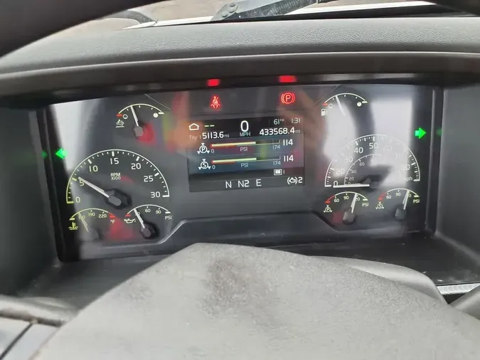 2019 VOLVO VNL64T-300