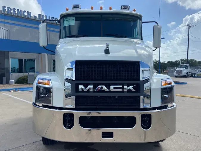 2025 Mack Anthem ANT64