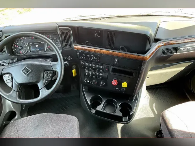 2022 INT LT625 6x4