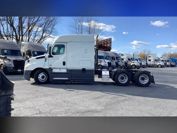 2020 Freightliner Cascadia 126c84b0b549e7895f9f9f07e6436bba042