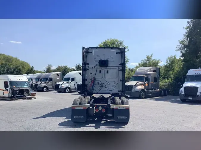 2022 Freightliner Cascadia 126