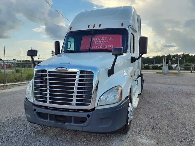 2020 FREIGHTLINER CASCADIA 125c84d08dcab1c727900a80f2afdea967d