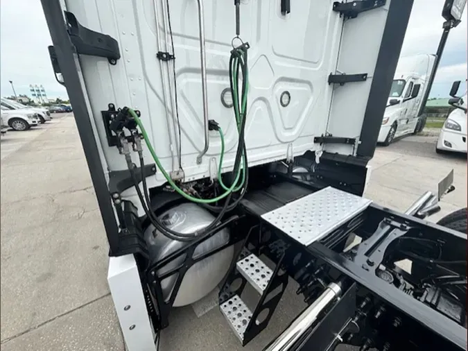 2022 Freightliner Cascadia 126
