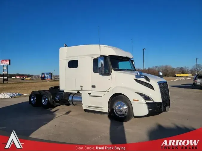 2021 VOLVO VNL740