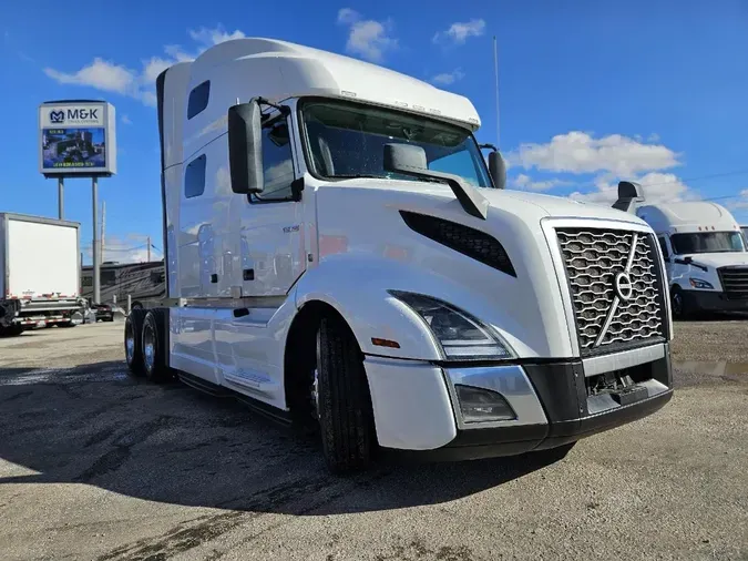 2022 VOLVO VNL64T760