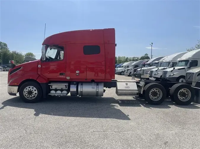 2021 VOLVO VNL740
