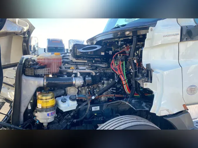 2019 Freightliner Cascadia 126
