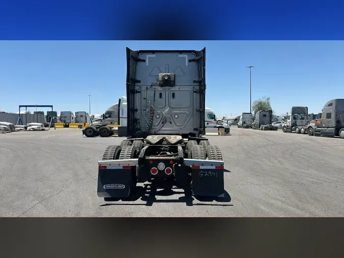 2022 Freightliner Cascadia 126