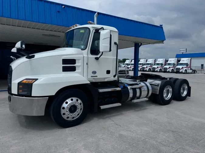 2022 MACK AN64T